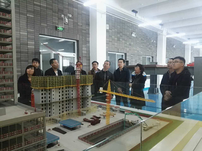 京楚雙創(chuàng)孵化器建設與運營培訓班學員來我校參觀交流